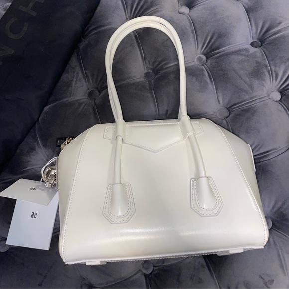 New Givenchy Mini Antigona Ivory Lock bag in box leather - Picture 3 of 7